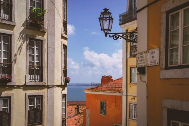 budget hostels lisboa alfama